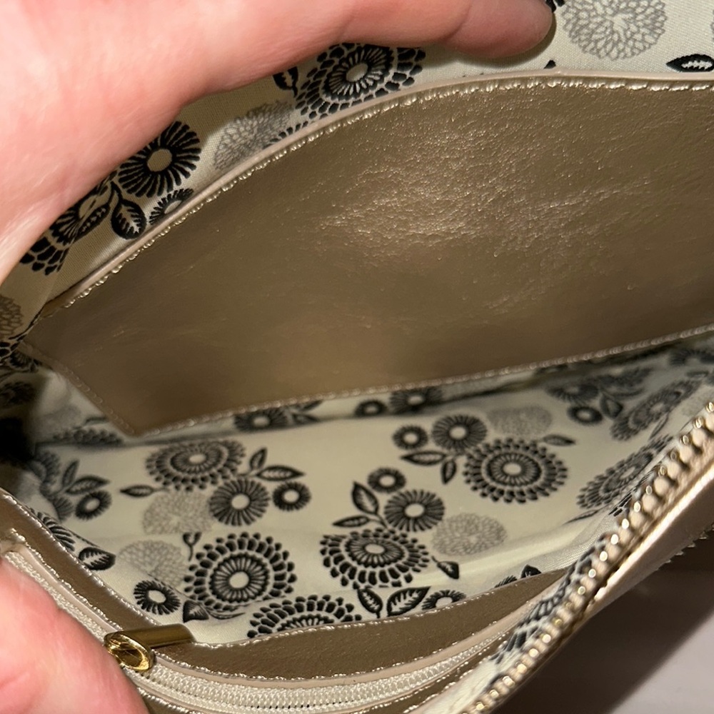 NWT Alyssa lead safe leather Gold Clutch with Wristlet large size so cute 🥰 - Picture 5 of 10